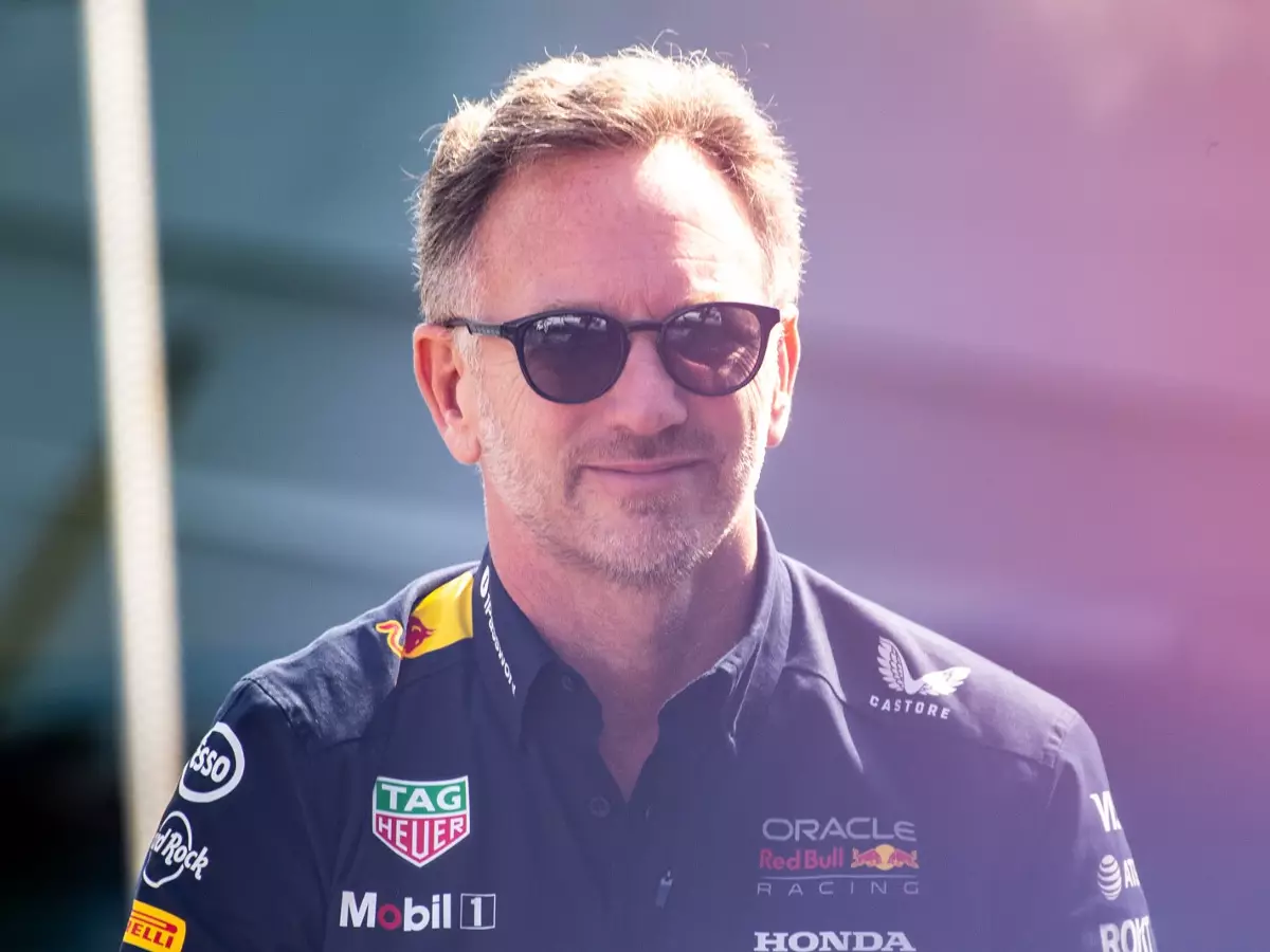 Der bisherige Red-Bull-Teamchef Christian Horner im Formel-1-Fahrerlager Foto zur News: Red Bull ohne Horner: Diese Worte von Zak Brown lassen aufhorchen