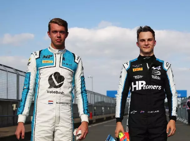 Richard Verschoor und Oscar Piastri Foto zur News: Ungewöhnlich: Formel-2-Leader älter als der Führende in der Formel 1