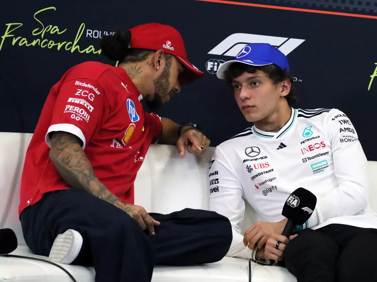 Foto zur News: Hamilton bietet Antonelli an: "Ich weiß, wie du mit Toto verhandeln musst"