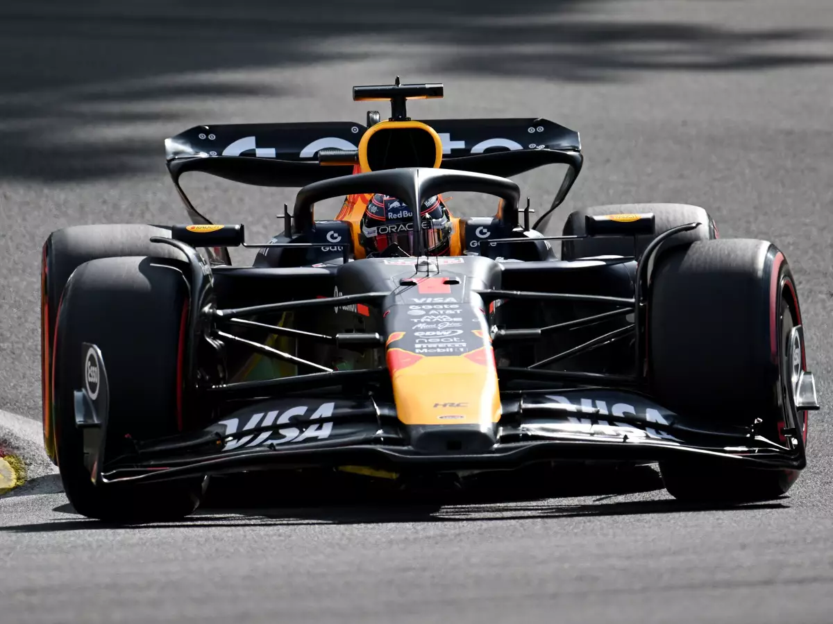 Max Verstappen in La Source: Wenige Momente später ging es mit seiner Quali-Runde bergab Foto zur News: Helmut Marko: Bei Regen können wir um den Sieg mitfahren