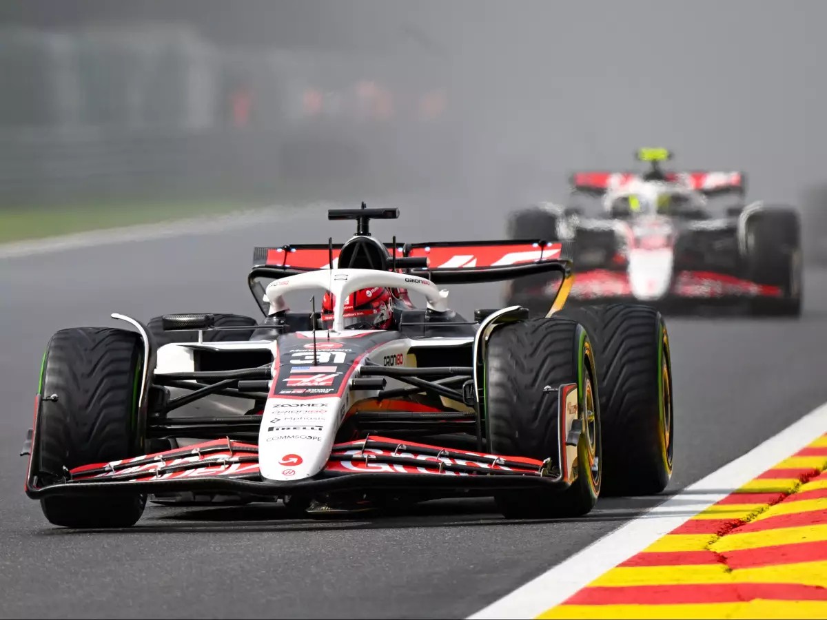 Foto zur News: "Zwei Runden zu spät": Wie Haas Esteban Ocon das Rennen vermurkst hat