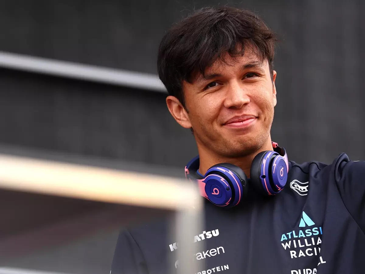Foto zur News: Fahrernoten Spa: Alexander Albon auf dem Podium