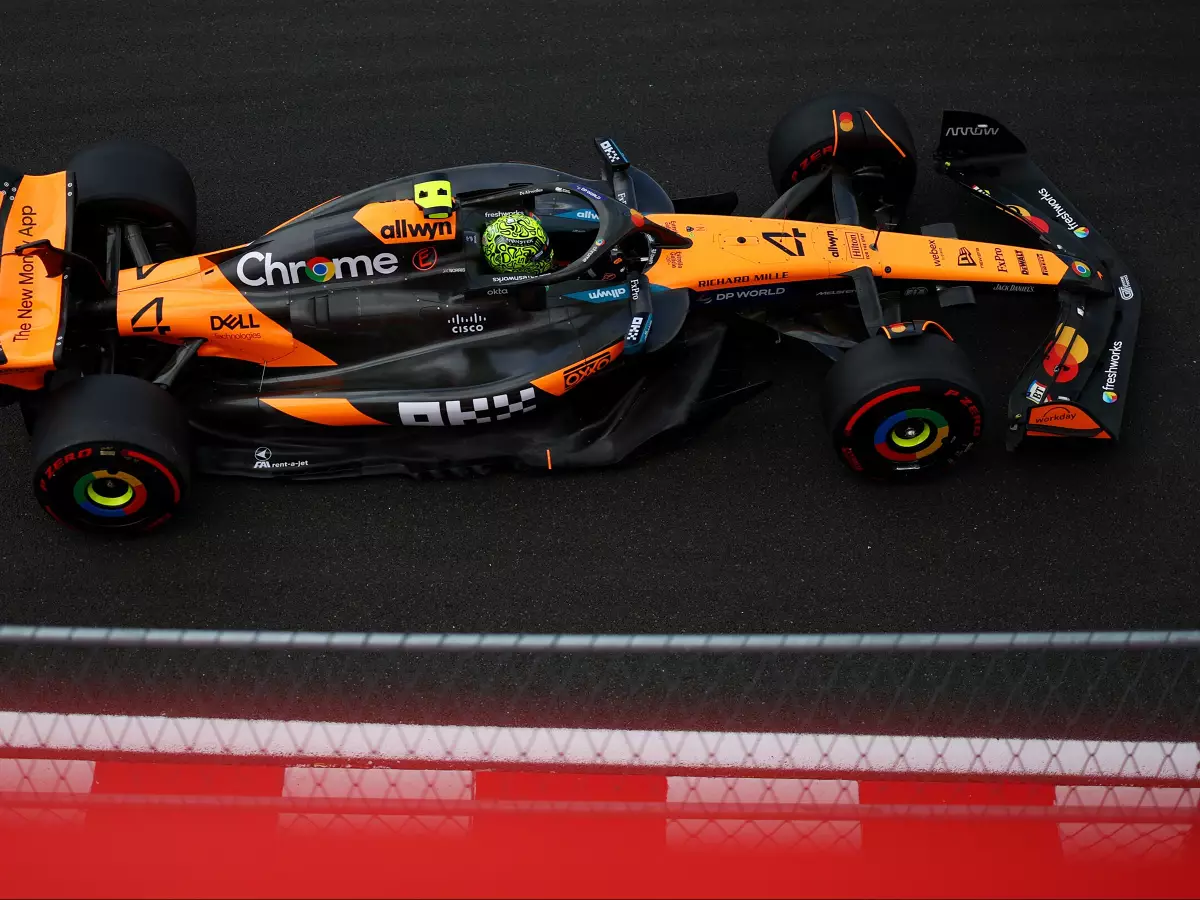 Lando Norris Foto zur News: Wirft Verstappen hier das Handtuch? McLaren dominiert Ungarn-Freitag!