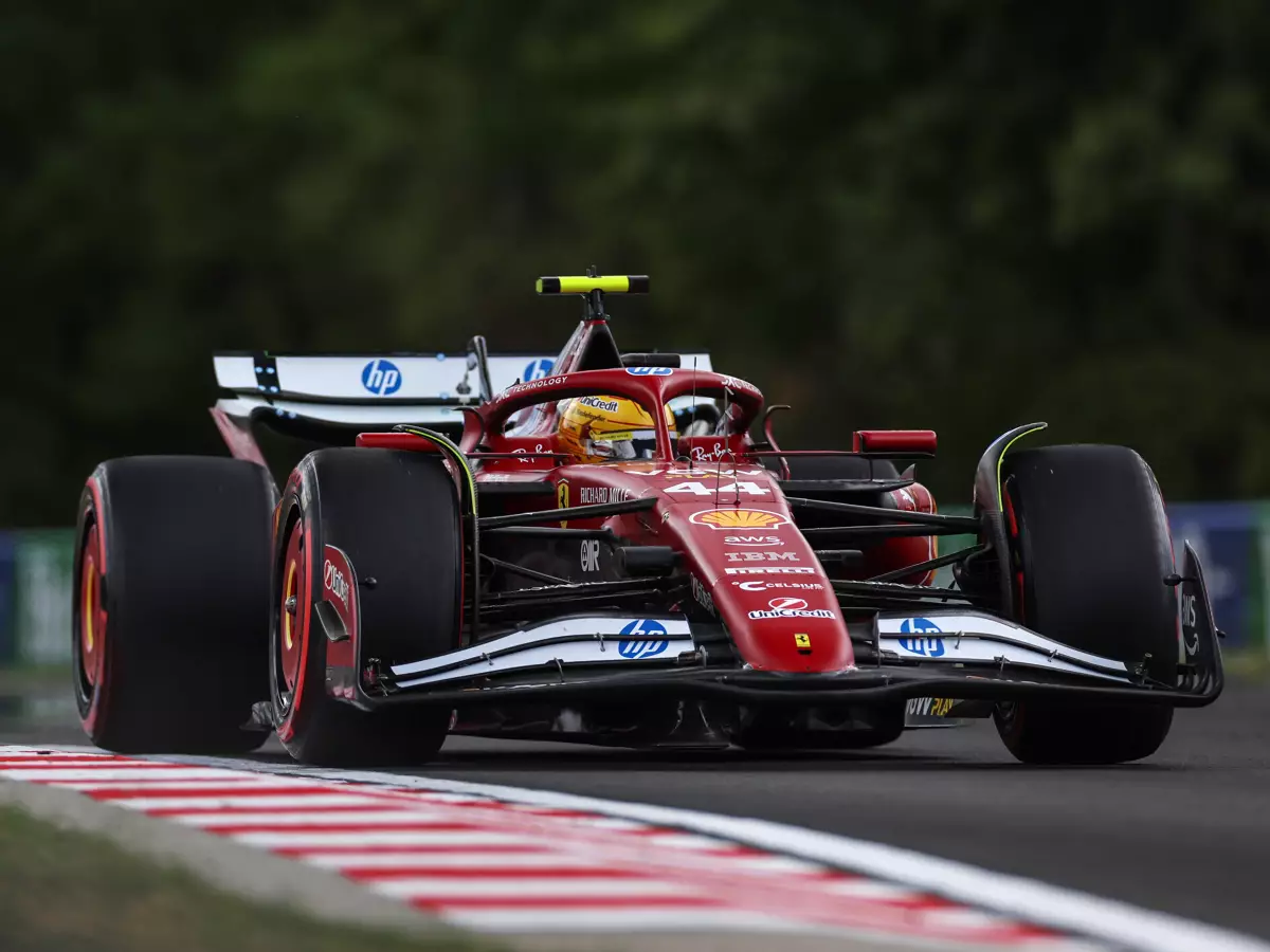 Foto zur News: "Verschiedene Ansätze probiert": Wieso Ferrari-Pilot Hamilton völlig ratlos ist