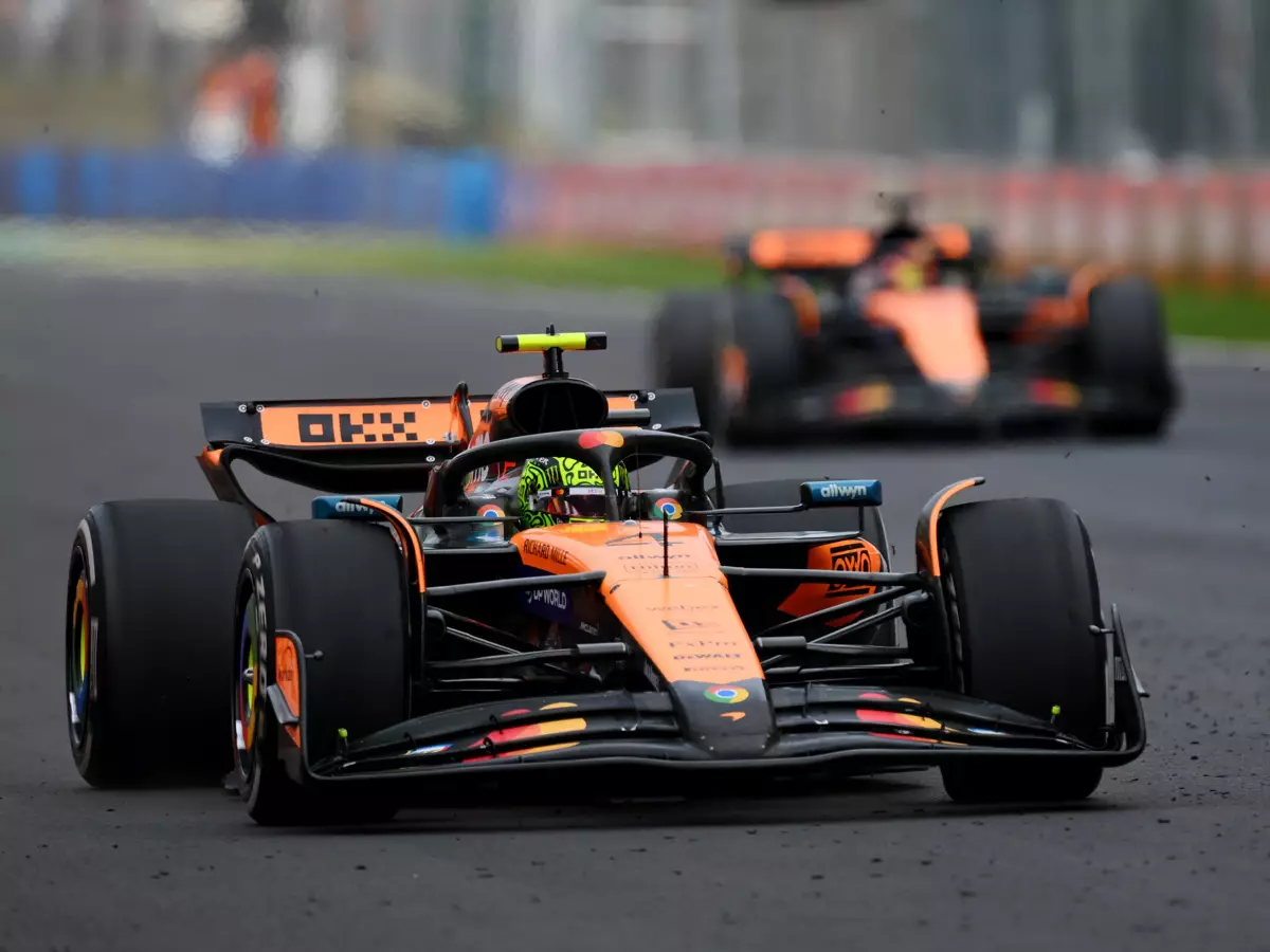 Lando Norris schlug Oscar Piastri mit einem Geniestreich bei der Strategie Foto zur News: Funk-Schachzug! So narrte Norris seine Gegner