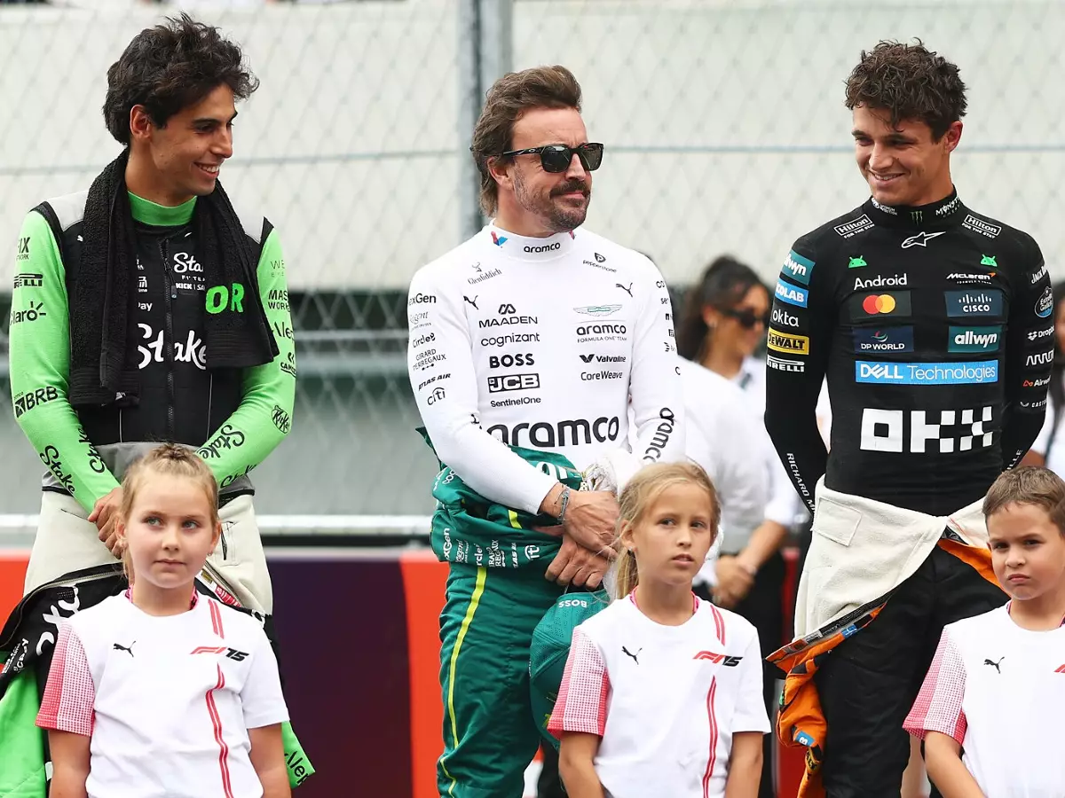 Alle Blicke auf ihn: Fernando Alonso ist ein lebendes Denkmal der Formel 1 Foto zur News: Wer letzte Nacht am besten geschlafen hat: Fernando Alonso