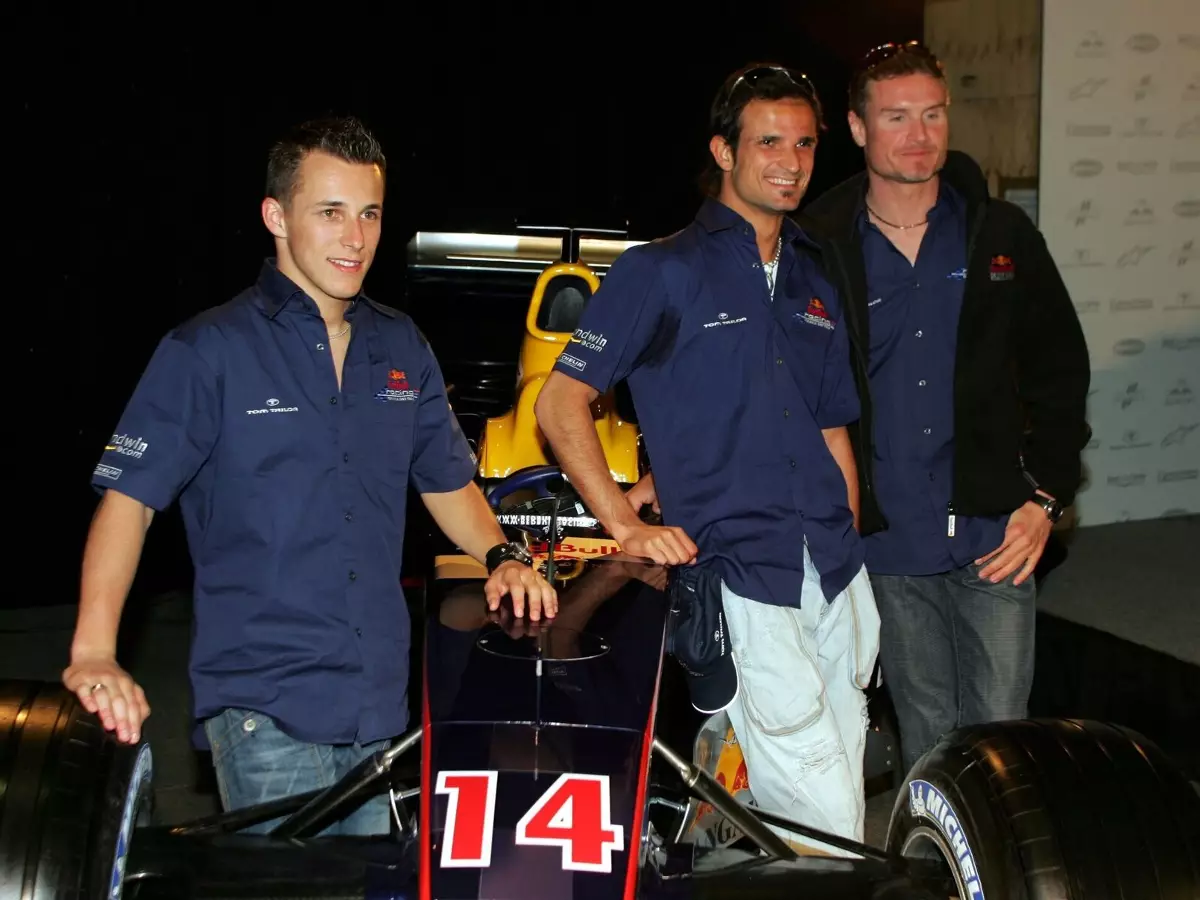 Foto per la notizia: Perez e Bottas: dove la strategia della Cadillac ricorda quella della Red Bull 2005