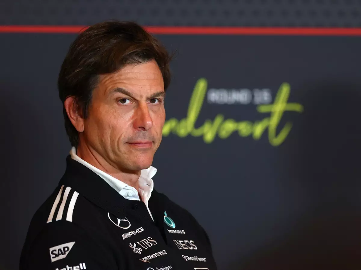 Toto Wolff Foto zur News: Toto Wolff packt aus: Wie er mit Fake-News und KI-Pornos über sich umgeht