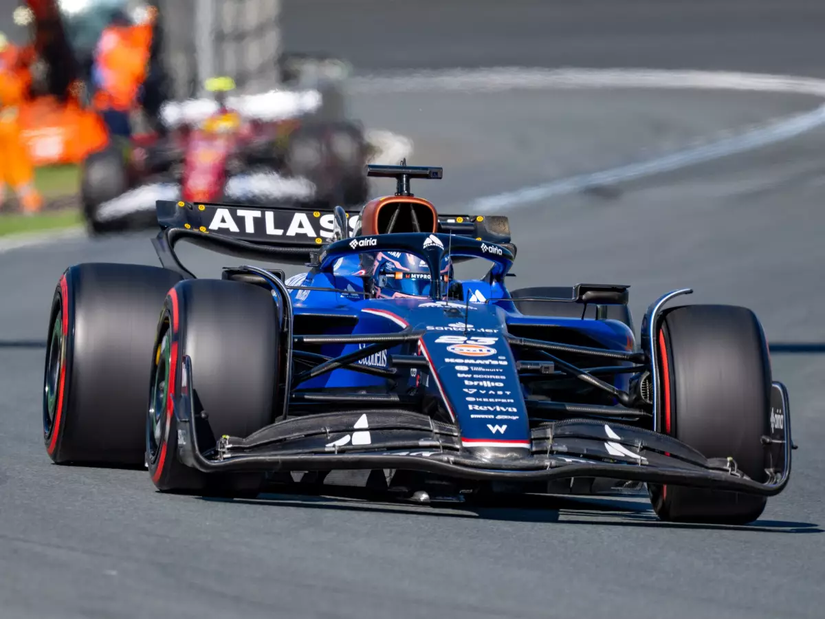 Foto zur News: Albon erklärt: Darum hat Williams auf Outlaps immer einen Nachteil