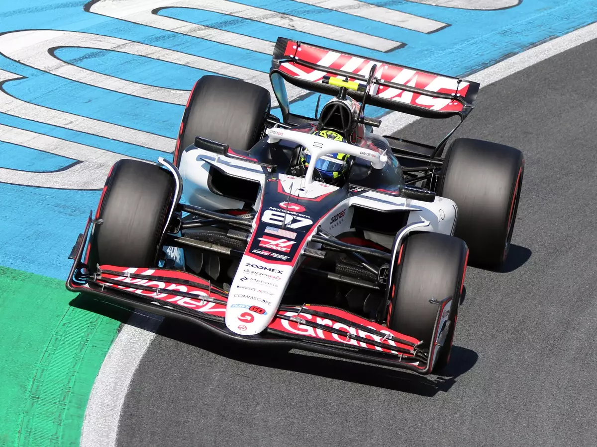 Foto zur News: Parc-ferme-Verstoß: Haas droht Start aus der Boxengasse