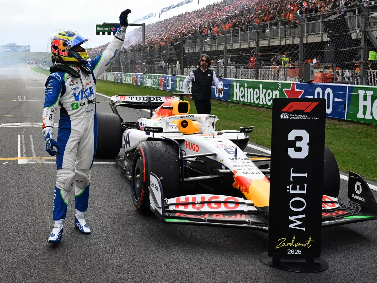 Foto zur News: Villeneuve sicher: Hadjar 2026 neben Verstappen bei Red Bull