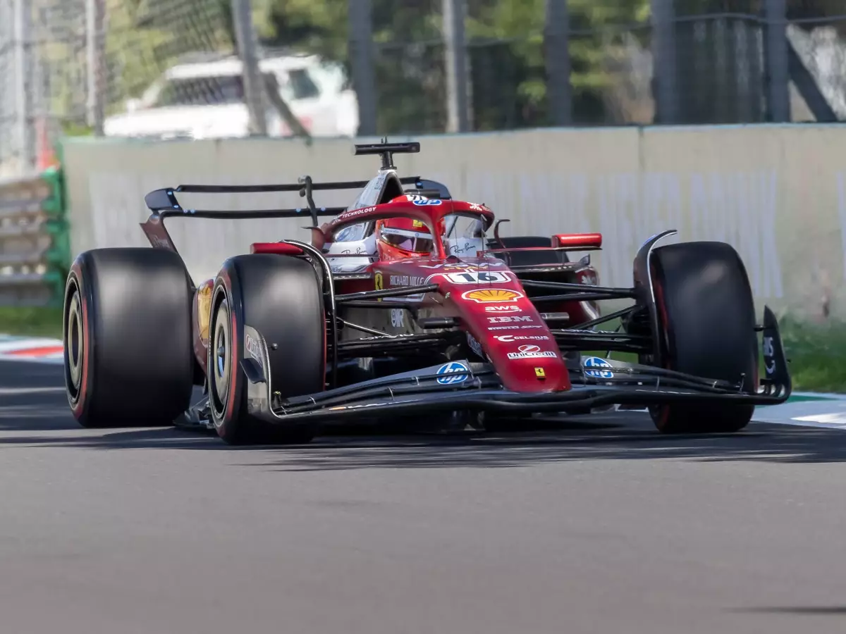 Foto zur News: Leclerc: Ferrari sprach nicht mit Hamilton über Windschatten