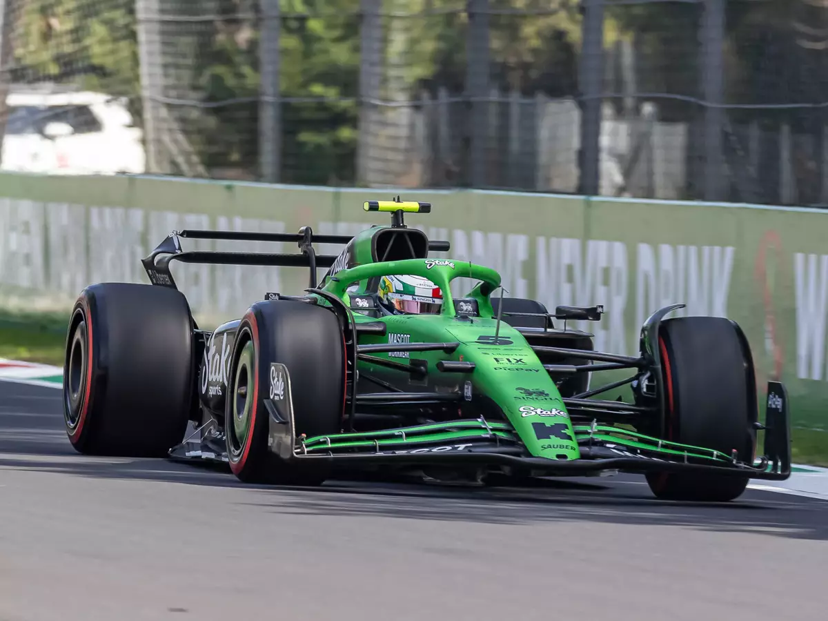 Gabriel Bortoleto hat sich im Qualifying mit dem Windschatten verschätzt Foto zur News: Gabriel Bortoleto gibt zu: Habe mich beim Windschatten verschätzt