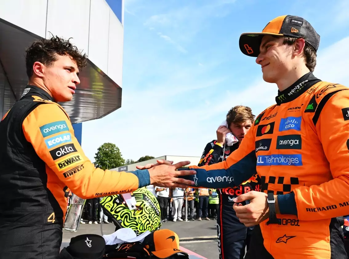 Lando Norris und Oscar Piastri nach dem Formel-1-Rennen 2025 in Monza Foto zur News: "Wir sind keine Idioten": McLaren-Tausch in Monza sorgt für Aufregung