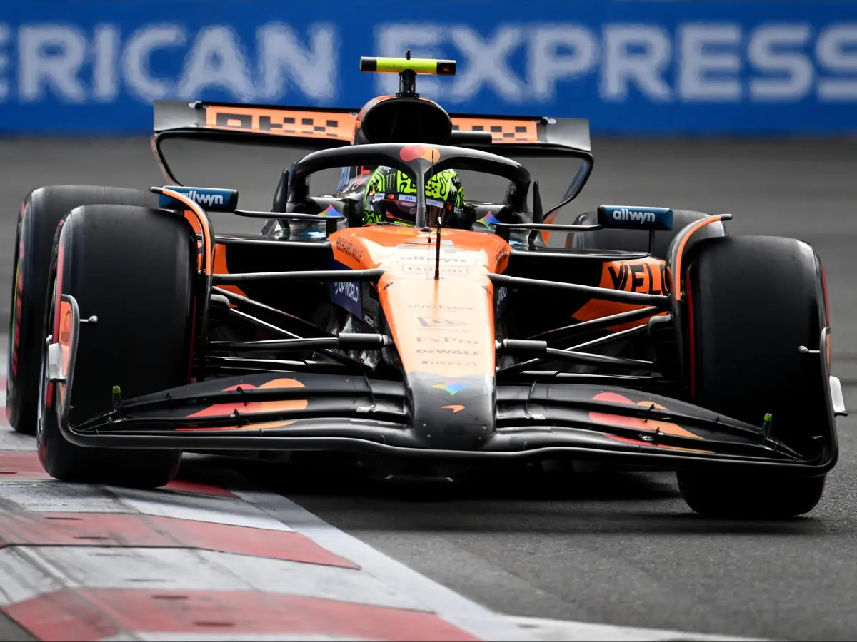 Foto zur News: Formel-1-Training Baku: Beide McLaren-Piloten am Freitag in der Mauer!