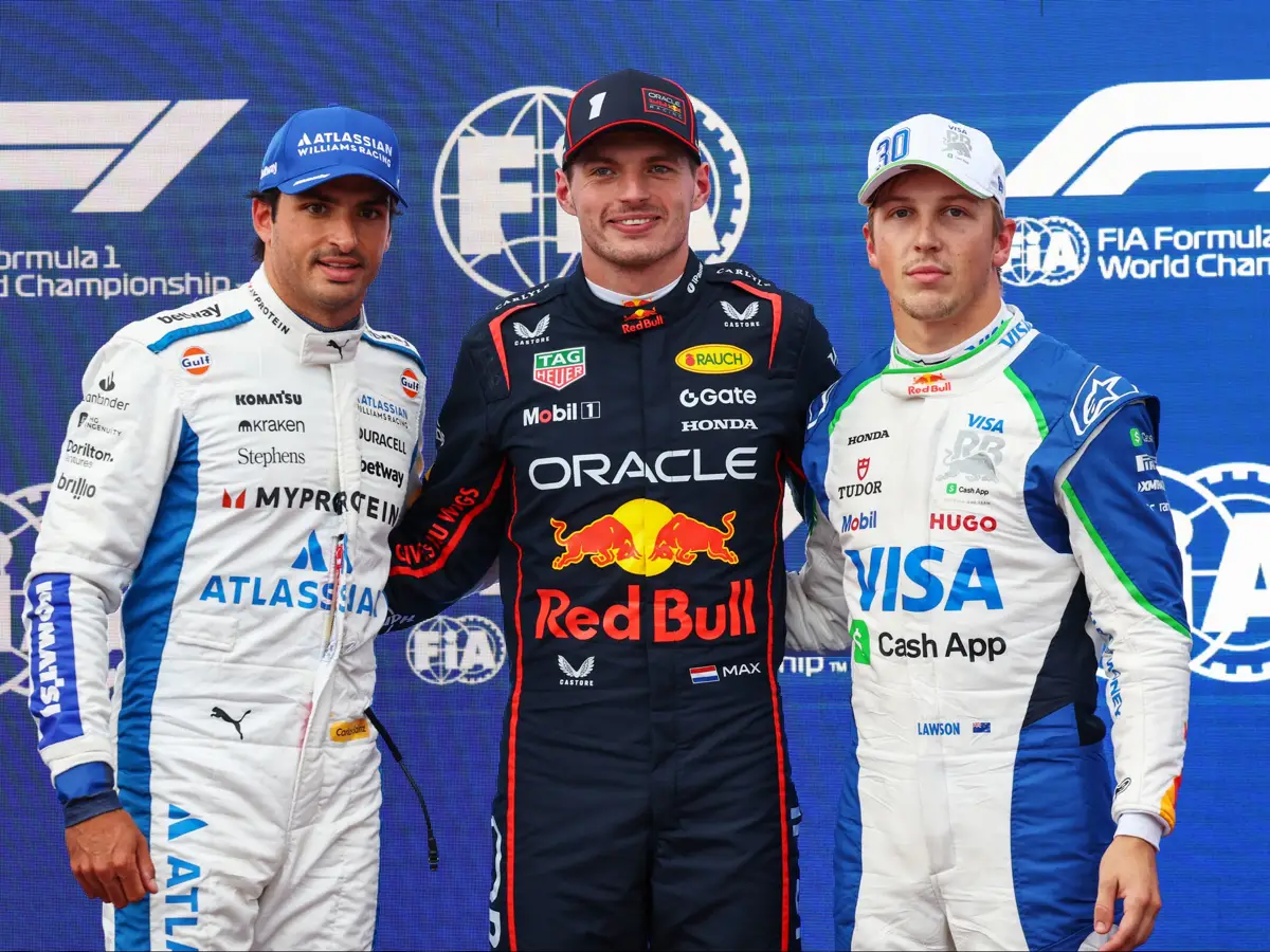 Max Verstappen, Carlos Sainz, Liam Lawson Foto zur News: Beinahe-Sensation im Baku-Qualifying: Nur einer schlägt Carlos Sainz!