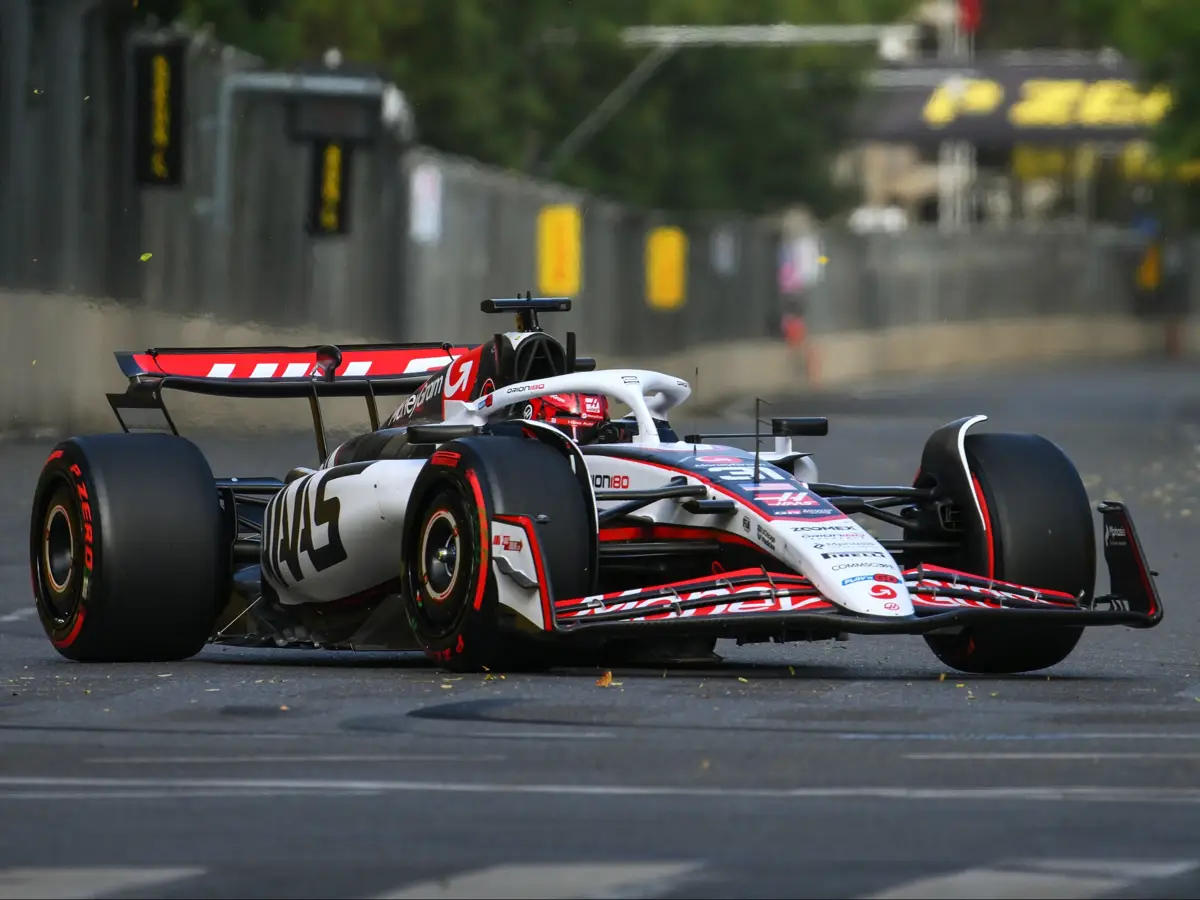 Foto zur News: Erster Verstoß gegen "Flexiwing-Regel": Esteban Ocon in Baku disqualifiziert