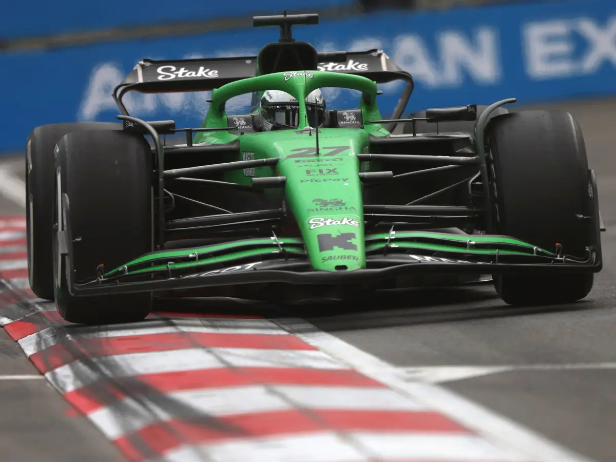 Foto zur News: Sauber ohne Speed in Baku: Hülkenberg steckt im Stroll-Zug fest