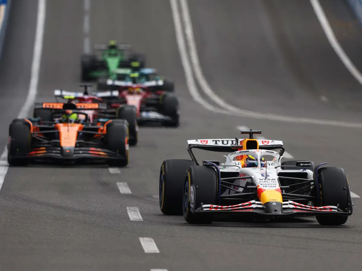 Isack Hadjar, Lando Norris Foto zur News: Isack Hadjar nach Baku: "Den Williams würde ich gern mal ausprobieren"