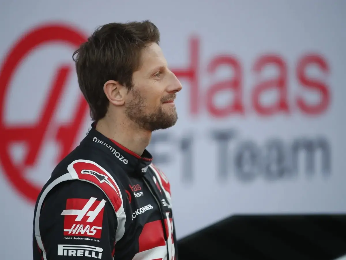 Foto zur News: Romain Grosjean zurück im Formel-1-Auto: Erster Test seit Feuerunfall 2020