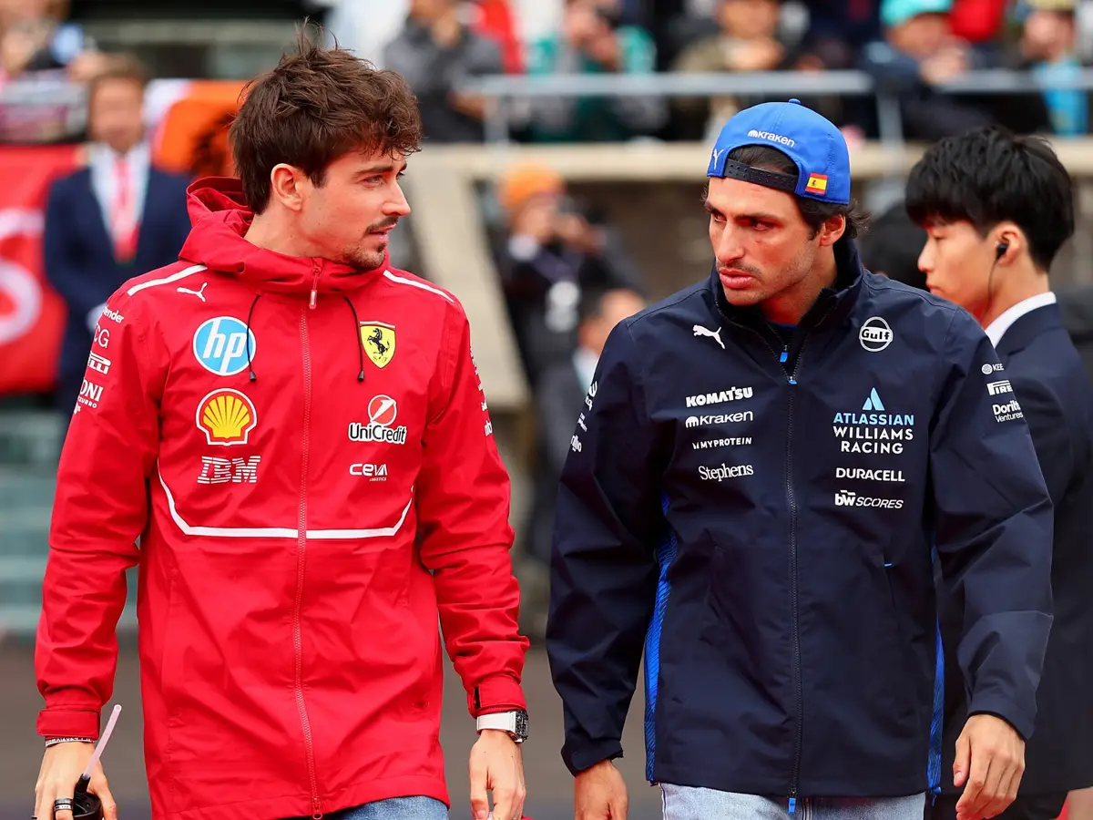 Foto zur News: Sainz und Leclerc: Podium in Baku, Abenteuer auf dem Heimweg