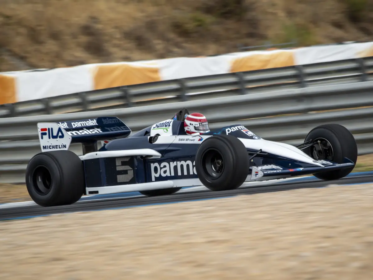 Foto zur News: Ex-Weltmeister Nelson Piquet kehrte an das Steuer seines Brabham BT52 zurück