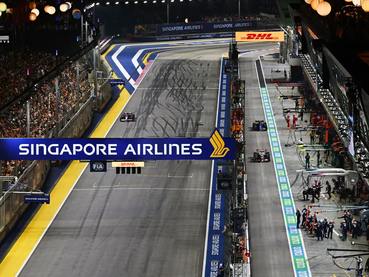 Foto zur News: Mehr Spannung? FIA testet angehobenes Tempolimit in der Singapur-Boxengasse