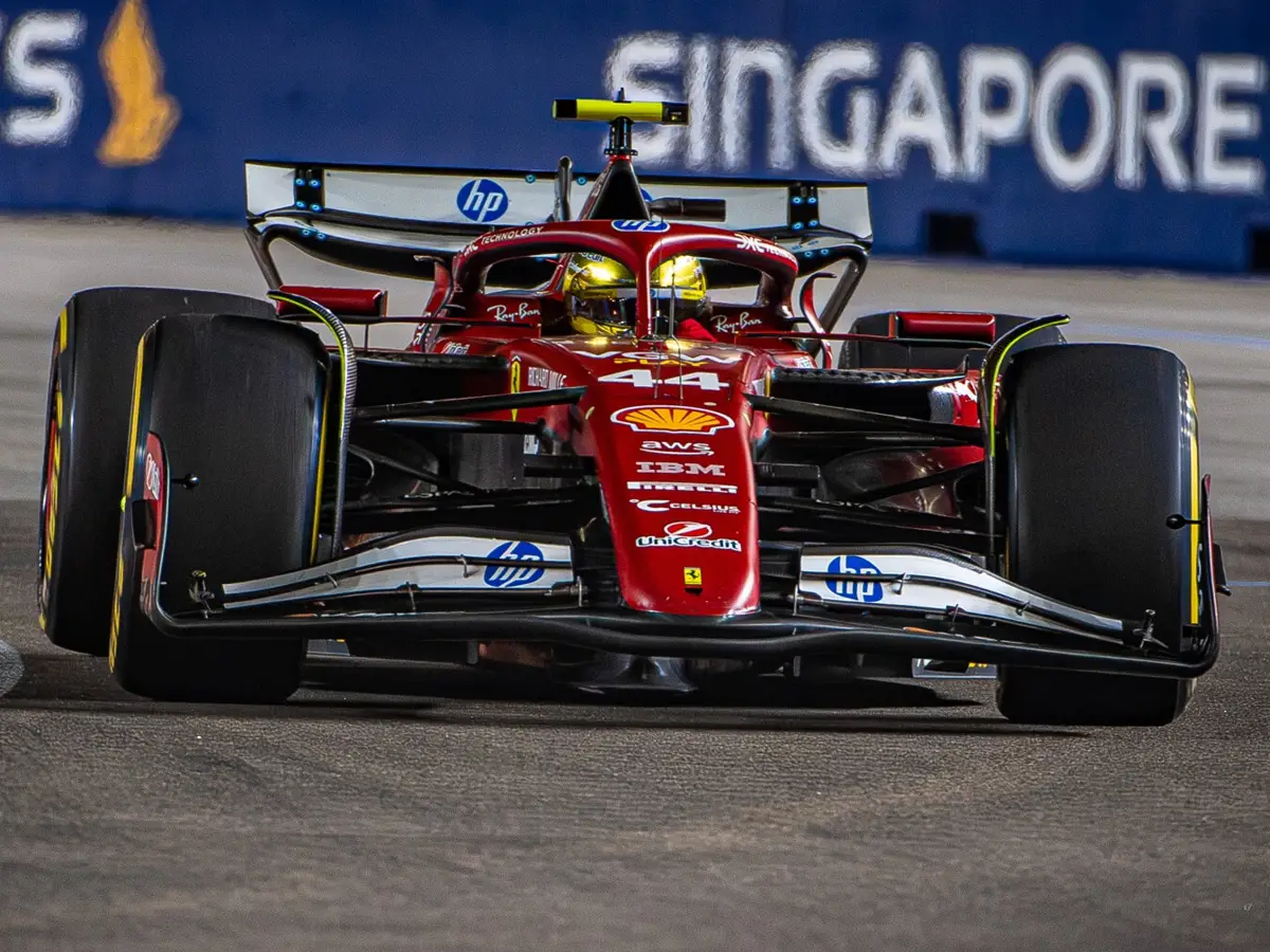 Lewis Hamilton im Ferrari SF-25 beim Formel-1-Rennen in Singapur 2025 Foto zur News: FIA straft Hamilton nach Singapur-Rennen - Platzverlust an Alonso!