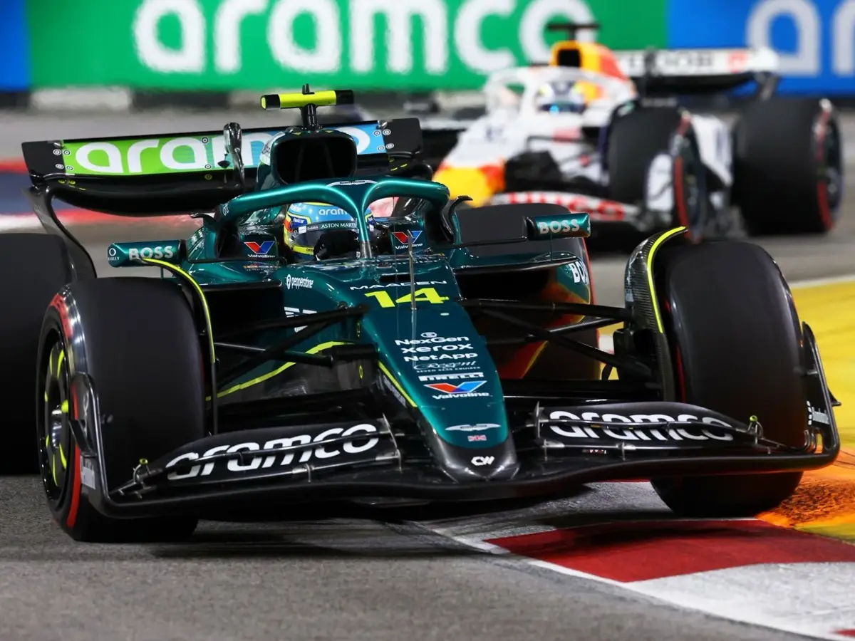 Foto zur News: Formel-1-Zoff in Singapur: Youngster Hadjar legt sich mit Alonso an