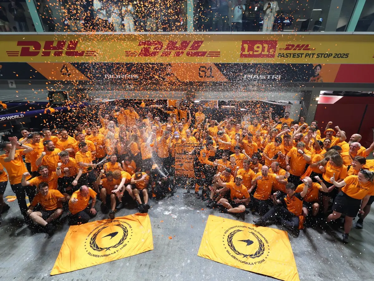 Foto zur News: "Einfach etwas Großartiges": McLaren feiert in Singapur die Konstrukteurs-WM