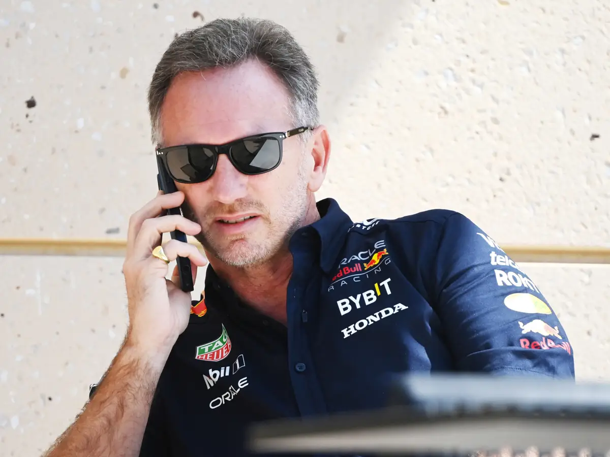 Christian Horner telefoniert fast alle Formel-1-Teams ab Foto zur News: Formel-1-Teamchefs: Christian Horner meldet sich eigentlich überall, außer ...
