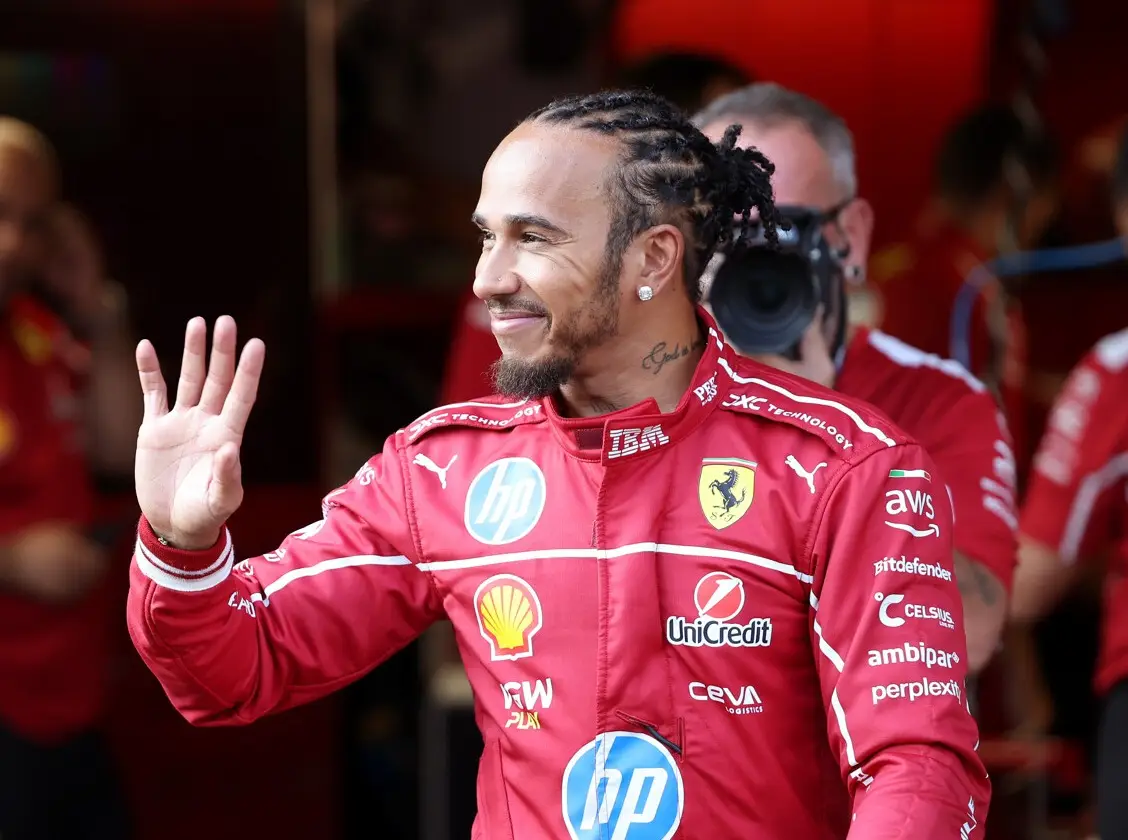 Foto zur News: Nach Roscoes Tod: Lego-Kunstwerk rührt Lewis Hamilton zu Tränen