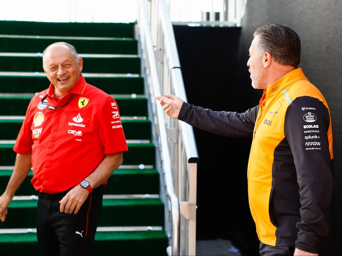 Foto zur News: "Mango-Regeln": Ferrari-Teamchef witzelt über McLaren-Vorschriften