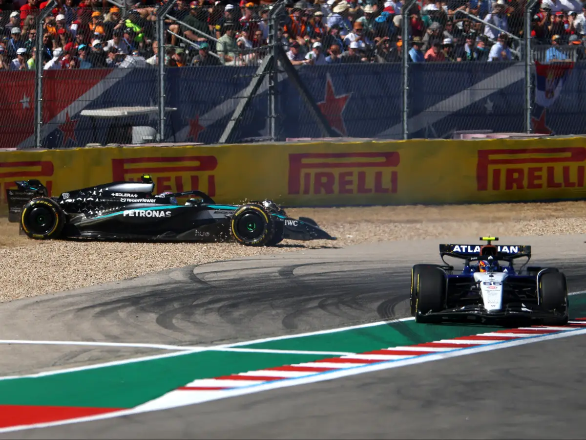 Carlos Sainz, Andrea Kimi Antonelli Foto zur News: Strafpunkte plus Grid-Strafe für Sainz nach Austin-Crash mit Antonelli