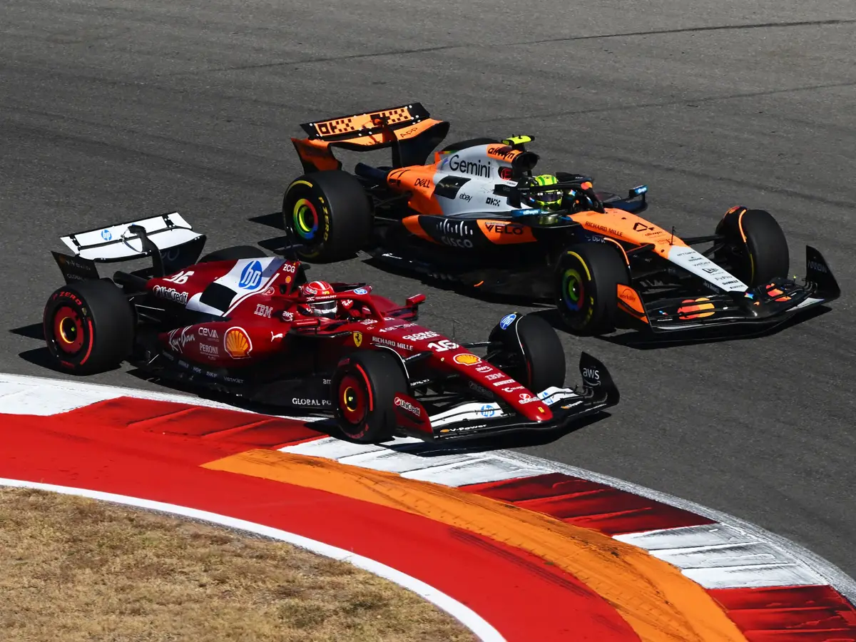 Was für ein Kampf: Charles Leclerc und Lando Norris brachten Würzen in den Grand Prix der USA Foto zur News: Einmal gezweifelt, zweimal vorbei: Norris' ewiger Zweikampf in Austin