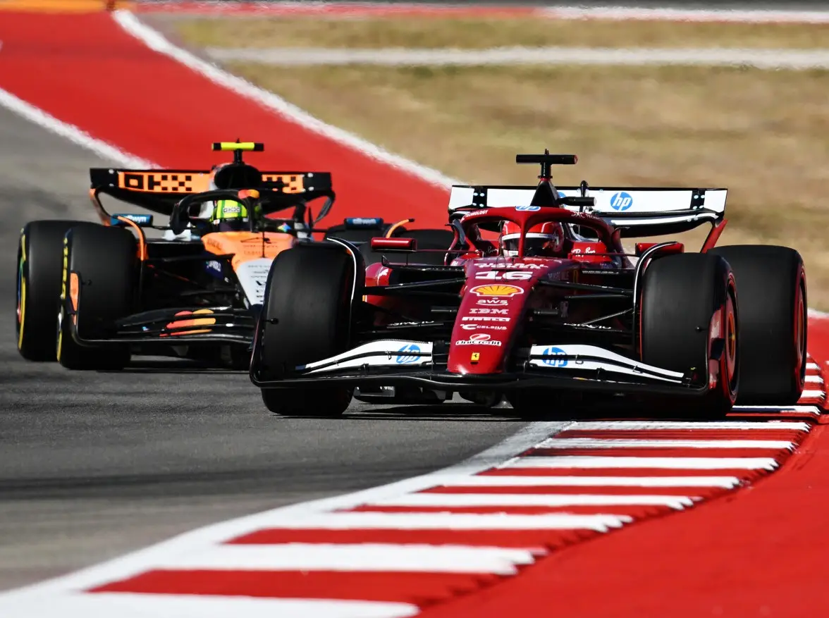 Foto zur News: Datenanalyse: Hat Charles Leclerc einen McLaren-Sieg verhindert?