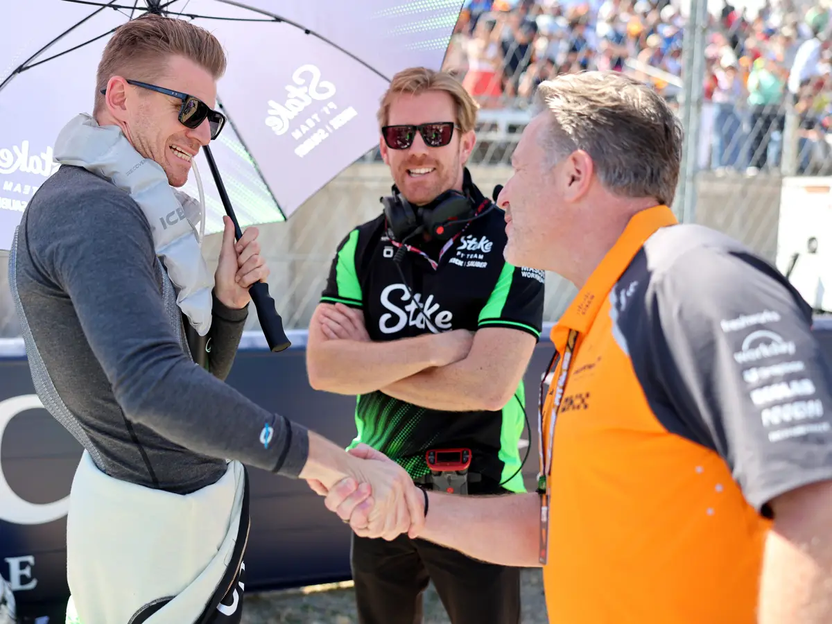 Beweisfoto: Zak Brown hat sich bei Nico Hülkenberg persönlich entschuldigt Foto zur News: McLaren-Boss rudert nach Attacke gegen Sauber zurück - und entschuldigt sich