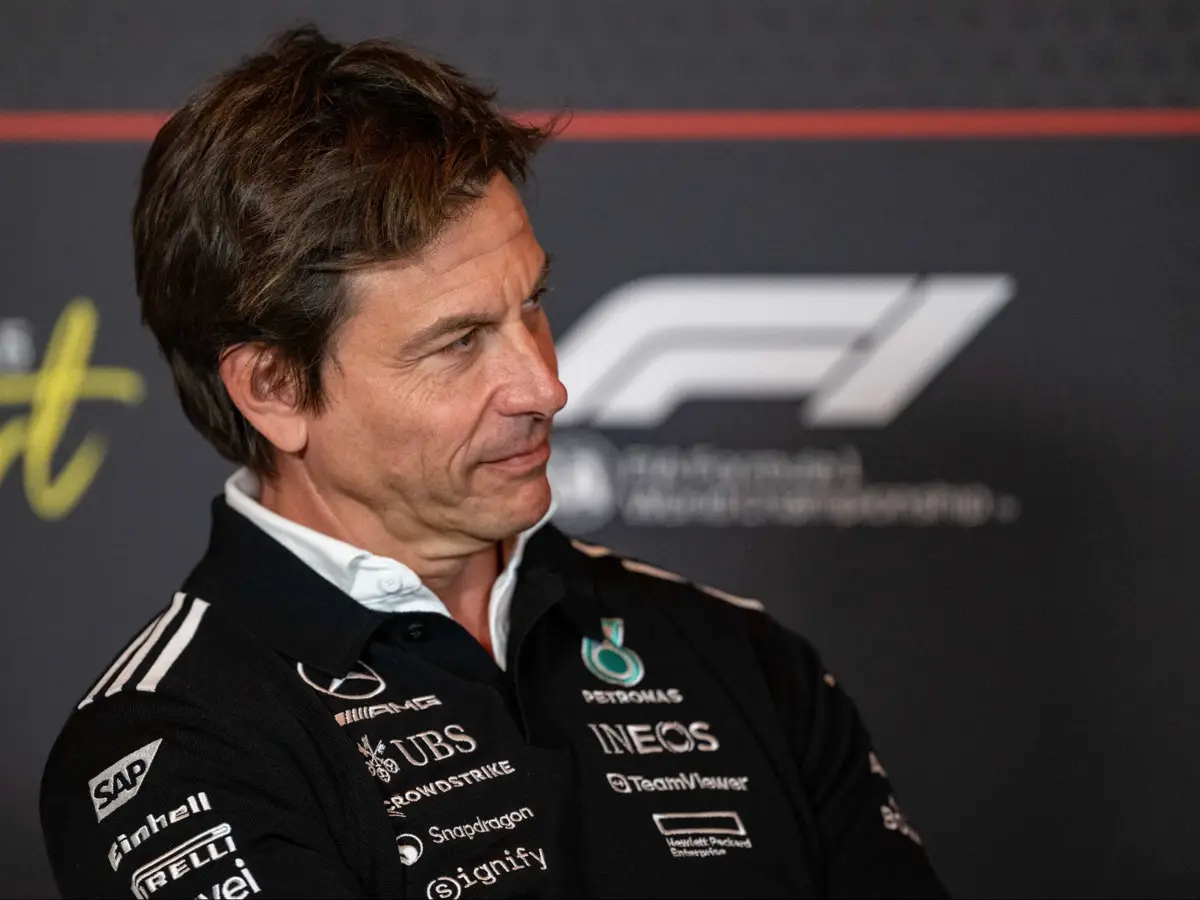 Toto Wolff glaubt, dass Verstappen im WM-Kampf einen "psychologischen Vorteil" hat Foto zur News: Mercedes-Teamchef: Verstappen hat den "psychologischen Vorteil" im Titelkampf