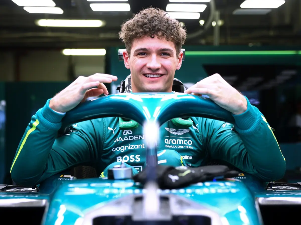 Jak Crawford nimmt Platz im Aston Martin AMR25 in Mexiko 2025 Foto zur News: Jak Crawford wird 2026 Formel-1-Reservefahrer bei Aston Martin