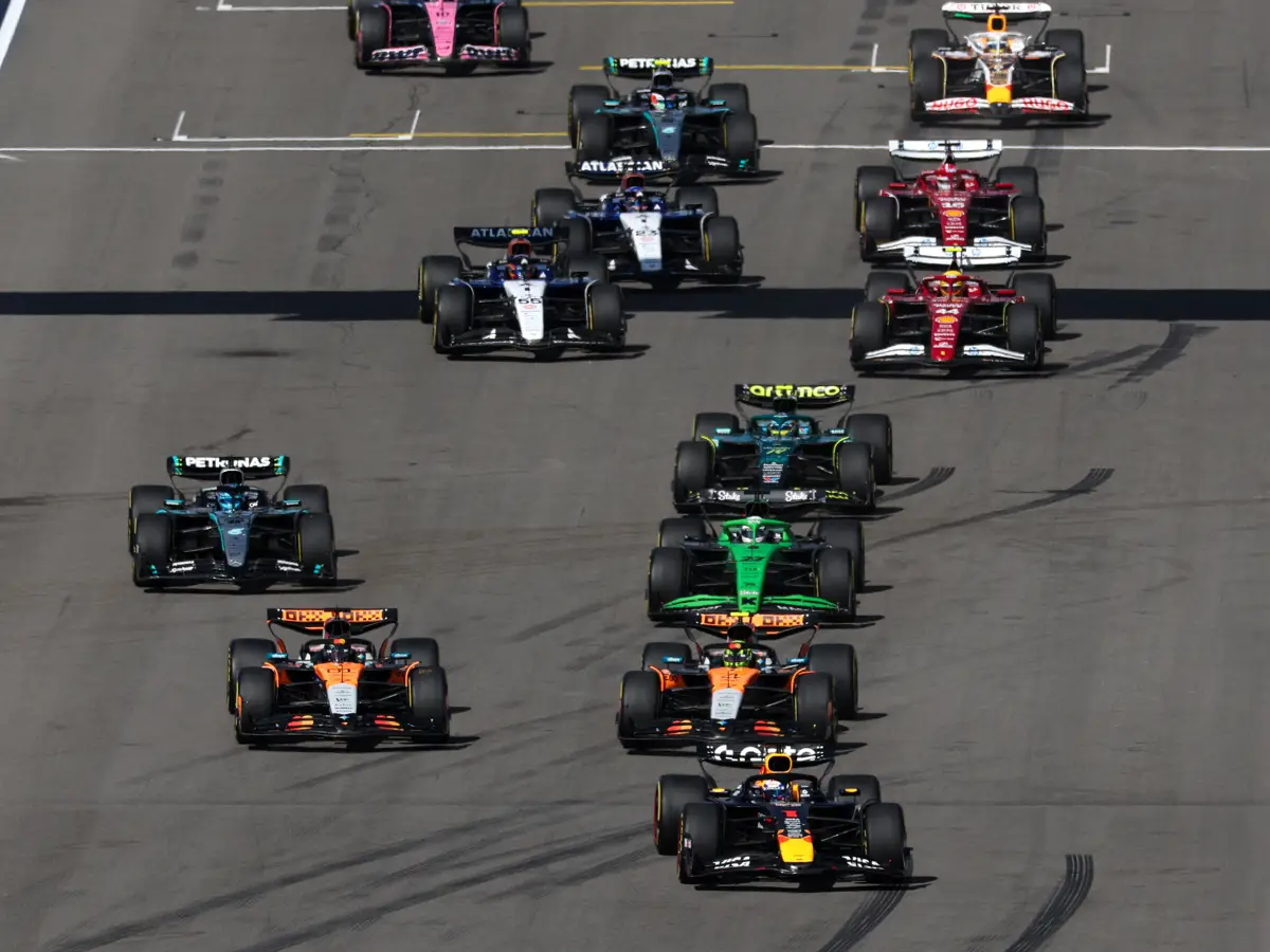 Max Verstappen, Lando Norris, Oscar Piastri Foto zur News: Von der Leinwand zum Livestream: Wie die F1 zum Milliarden-TV-Geschäft wurde