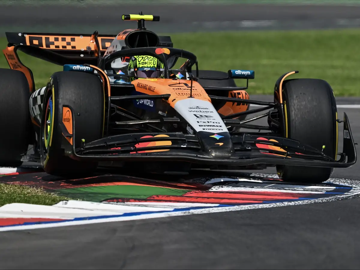 Lando Norris im dritten Freien Training in Mexiko 2025 Foto zur News: Formel 1 Mexiko: Norris dominiert Training - Piastri und Verstappen abgeschlagen