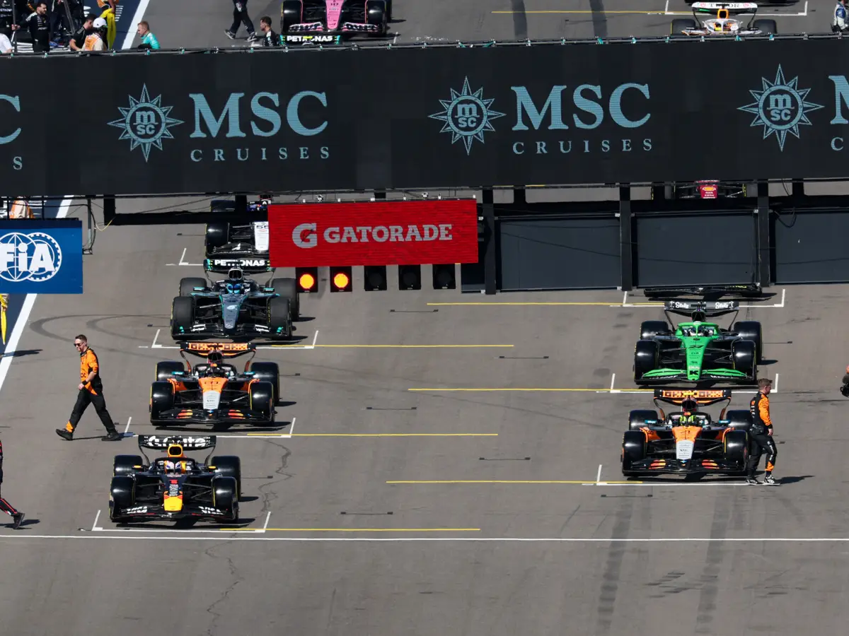 Max Verstappen, Lando Norris, Oscar Piastri Foto zur News: "Außer Kontrolle geraten": Red Bull und McLaren über "Tape-Gate"