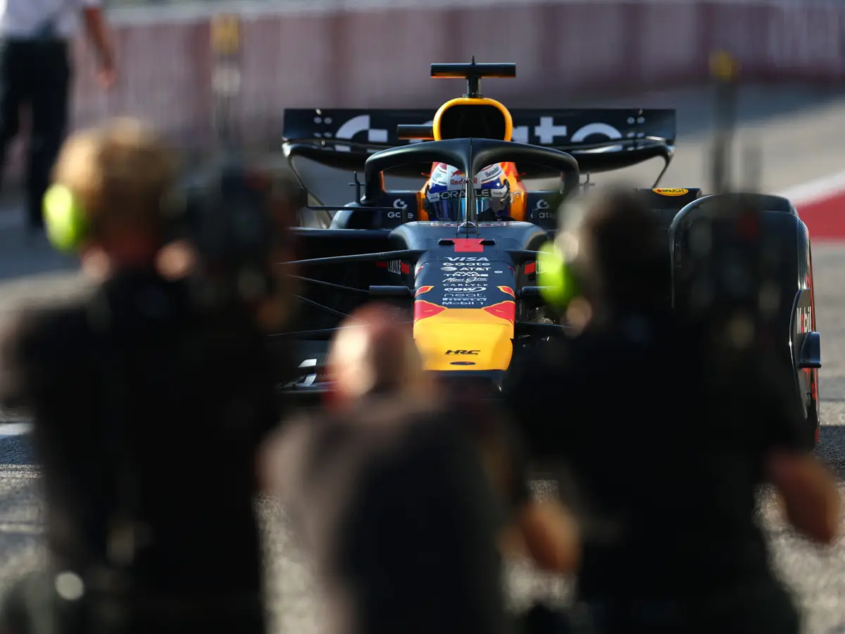 Viele Fahrerkollegen glauben, dass Max Verstappen noch Weltmeister werden kann Foto zur News: Formel-1-Fahrer glauben: Verstappen kann 2025 noch Weltmeister werden