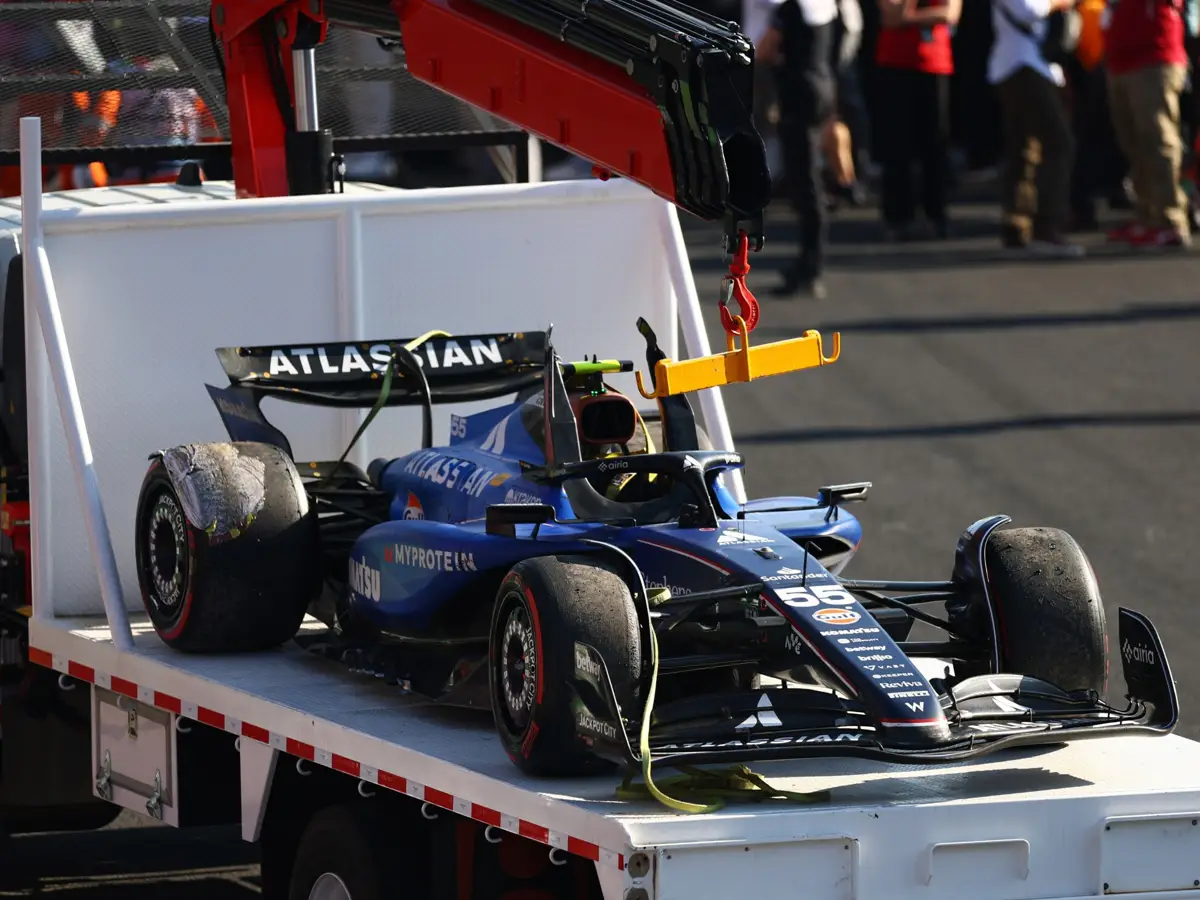 Carlos Sainz stellte den Williams sicher ab, aber dann... Foto zur News: FIA erklärt: Deshalb gab es die VSC-Phase kurz vor Schluss