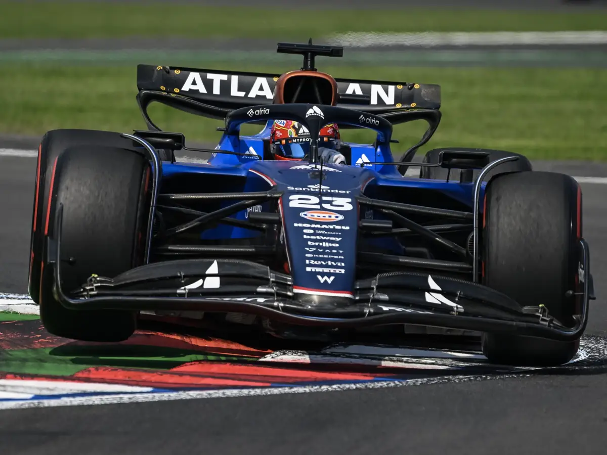 Alexander Albon beim Formel-1-Rennen in Mexiko 2025 Foto zur News: "Verwirrend": Warum geht bei Alexander Albon nichts mehr?
