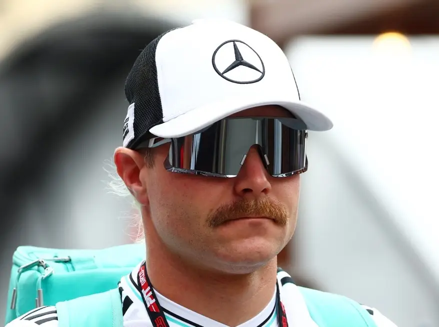 Valtteri Bottas im Formel-1-Fahrerlager in Zandvoort Foto zur News: Bottas' Williams-Deal war fix - bis ein Konkurrent kam