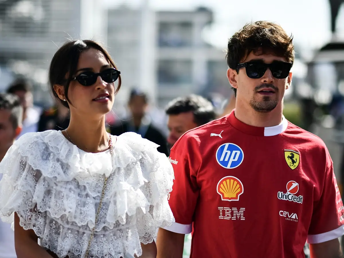 Foto zur News: Charles Leclerc sagt Ja - Fans rasten aus über seine Verlobungsbilder