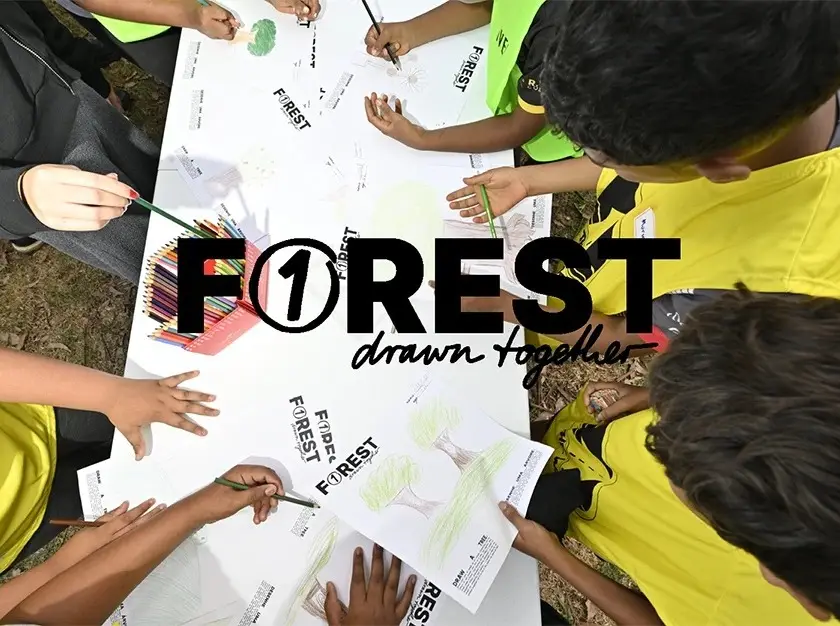 Foto zur News: Sebastian Vettel bringt den Wald an die Formel-1-Strecke