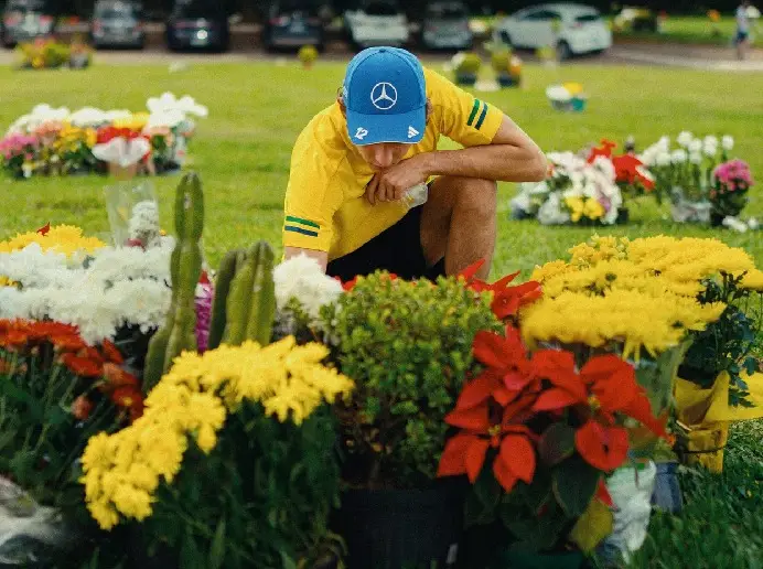 Foto zur News: Was Formel-1-Talent Antonelli am Grab von Ayrton Senna erlebte