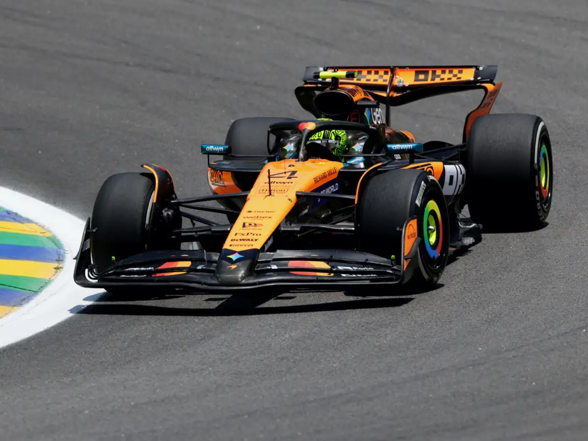 Foto zur News: Formel 1 Sao Paulo: Norris im Freien Training vorn - Crash von Tsunoda